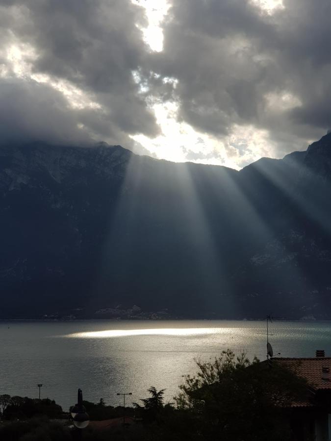 Guesthouse "Villa Tamas" Limone sul Garda Exteriör bild