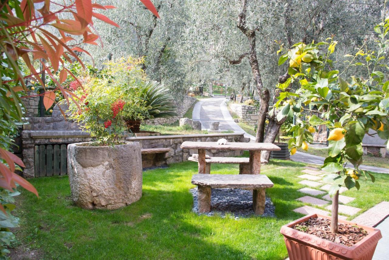 Guesthouse "Villa Tamas" Limone sul Garda Exteriör bild