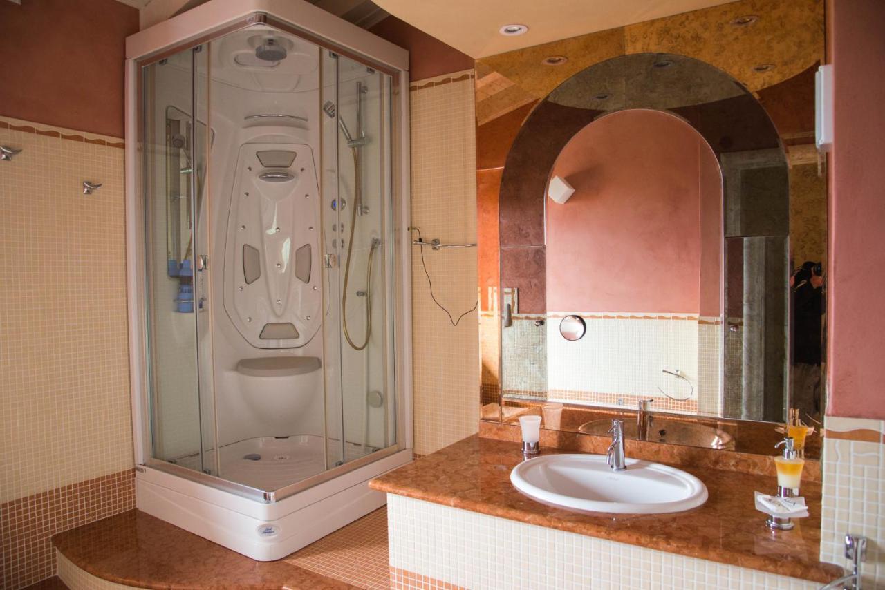 Guesthouse "Villa Tamas" Limone sul Garda Exteriör bild