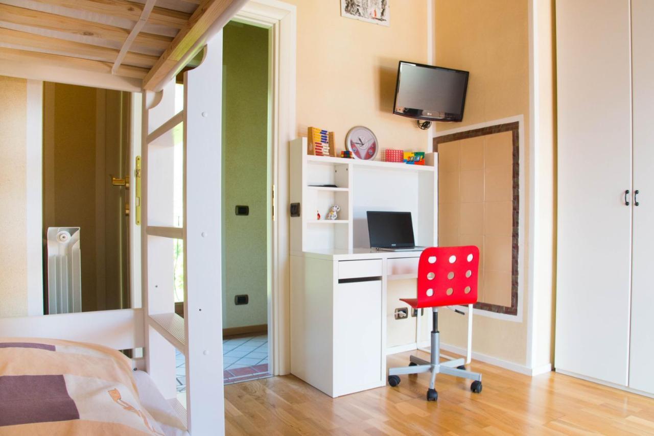 Guesthouse "Villa Tamas" Limone sul Garda Exteriör bild