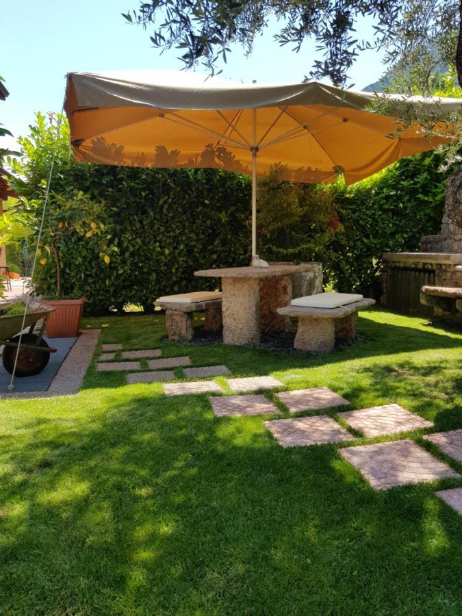Guesthouse "Villa Tamas" Limone sul Garda Exteriör bild
