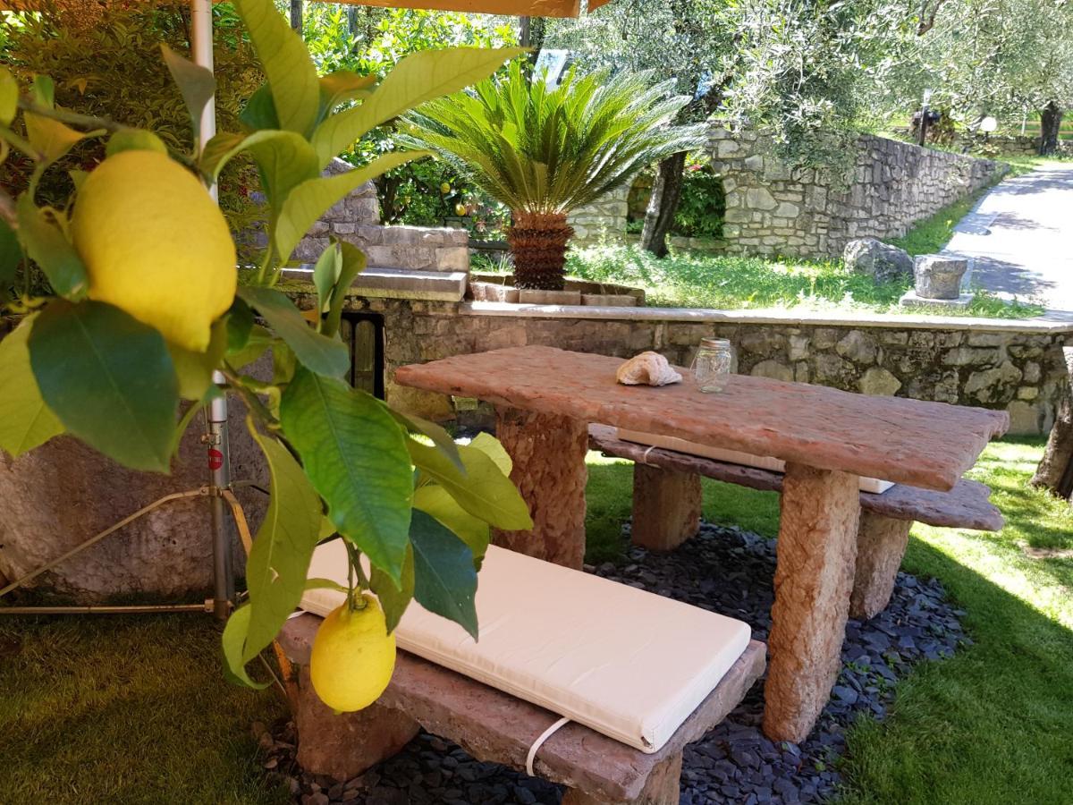 Guesthouse "Villa Tamas" Limone sul Garda Exteriör bild